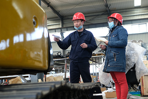 秋冬兩季挖掘機應該如何來保養及注意事項
