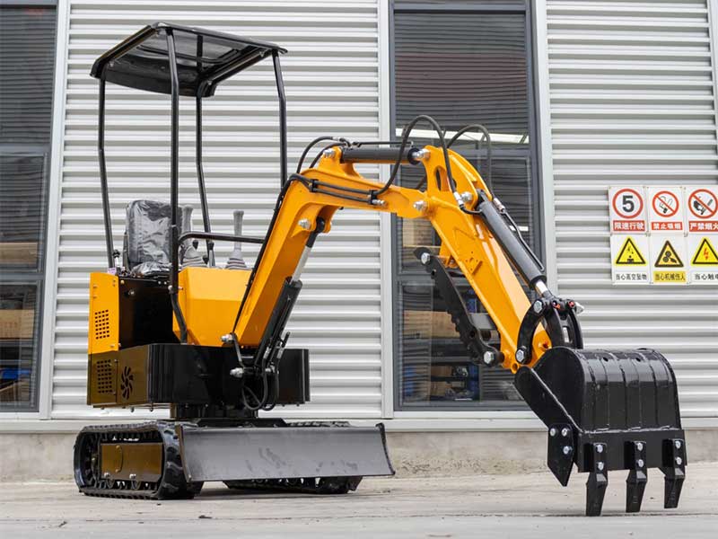 新購的小型挖掘機在磨合過程中一定要注意保養